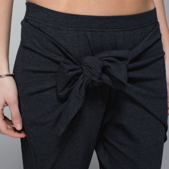 Lululemon Tie One On Pant Heathered Black - Picture 4 of 12